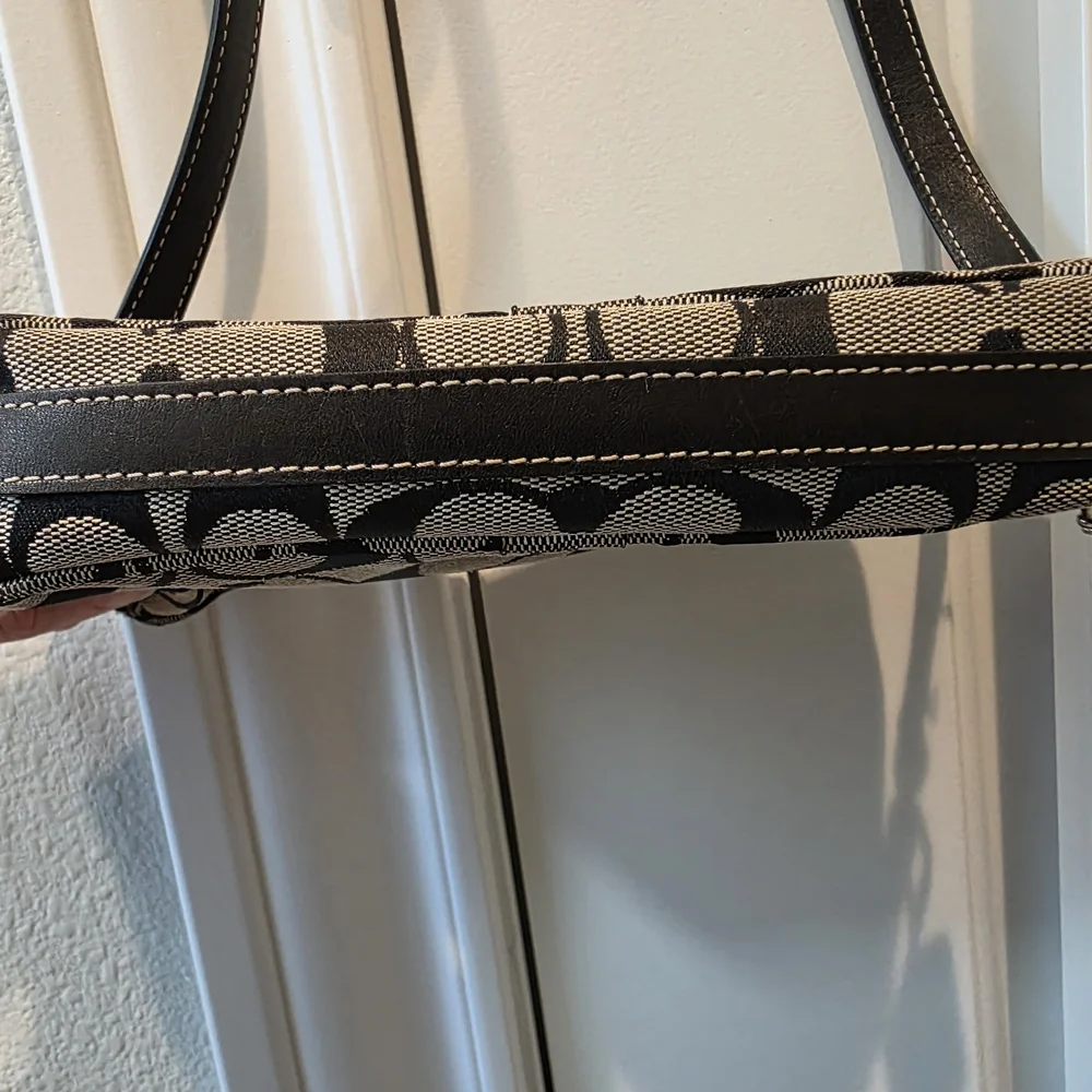 Coach Vintage Black Pochette Monogram Camera Bag - 2002 in Excellent Condition - Picture 7 of 9